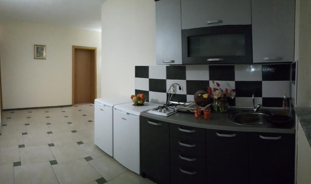 Ps Apartments - Peshtani Peštani Exteriör bild